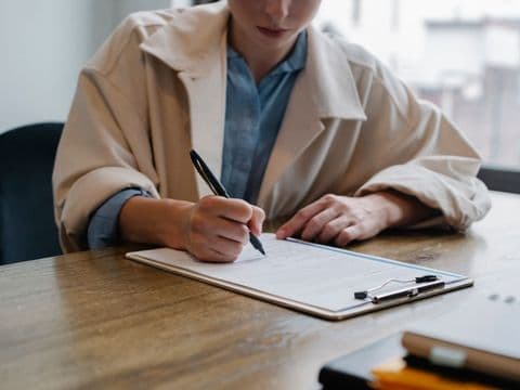 A neutral setting out a written view of the merits